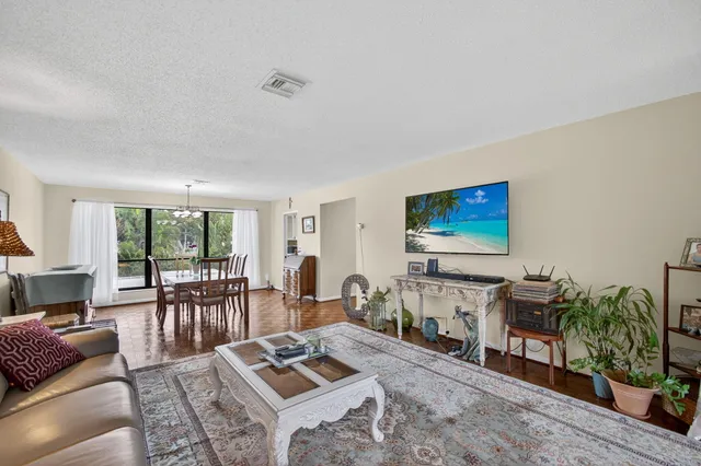 $365,000 | 20 Southeast Turtle Creek Drive, Unit F, Tequesta, FL 33469