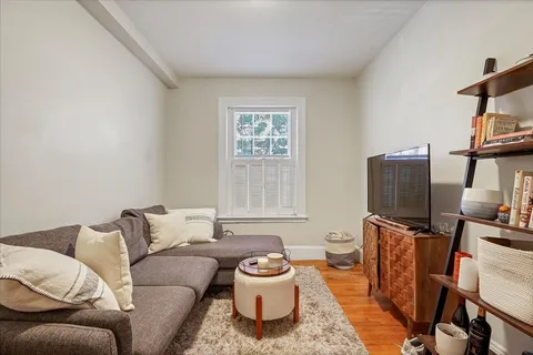 $3,200 | 130 Myrtle Street, Unit 2, Boston, MA 02114
