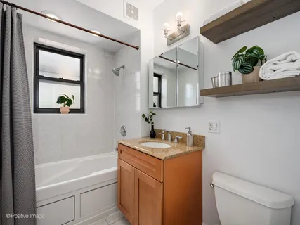 $385,000 | 1310 West Montrose Avenue, Unit 3, Chicago, IL 60613