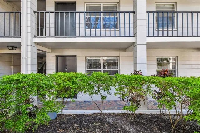 $160,000 | 5221 Bayshore Boulevard, Unit 21, Tampa, FL 33611