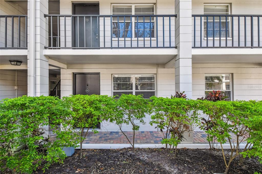 5221 Bayshore Boulevard, Unit 21 Tampa, FL 33611 - Photo 19 of 21 a house view with a garden space