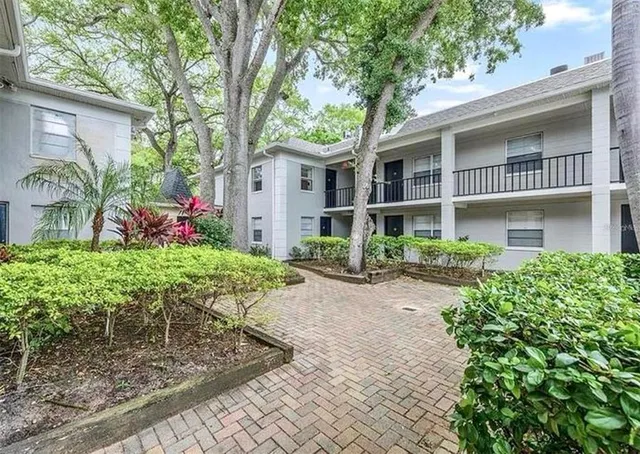 $160,000 | 5221 Bayshore Boulevard, Unit 21, Tampa, FL 33611