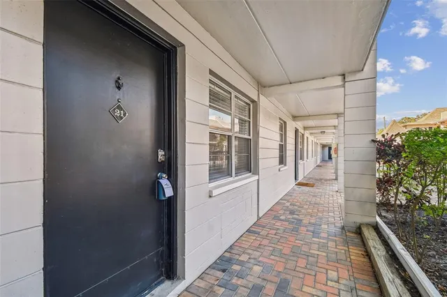 $160,000 | 5221 Bayshore Boulevard, Unit 21, Tampa, FL 33611