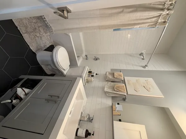 $3,295 | 1472 West Erie Street, Unit 1F, Chicago, IL 60642