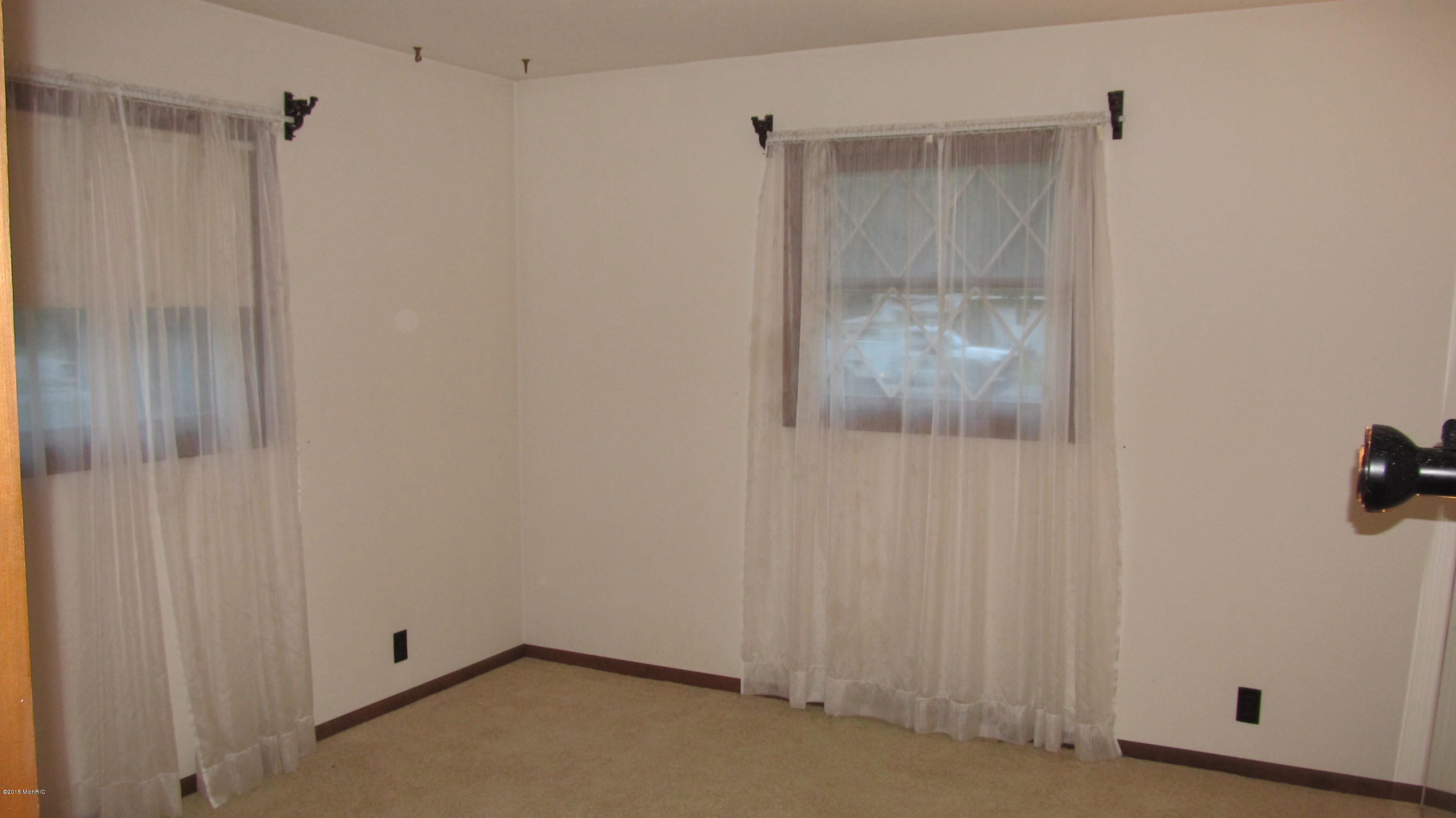 2743 West Fruitport Rd. Spring Lake, MI 49456 - Photo 2 of 7 IMG_1350
