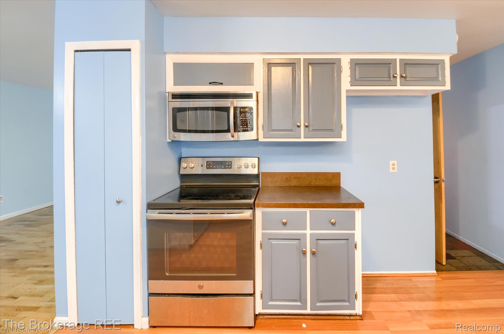 732 E. Grand Blanc Rd. Grand Blanc, MI 48439 - Photo 8 of 31 20-Housefoto_3008904-HDR(5).jpg