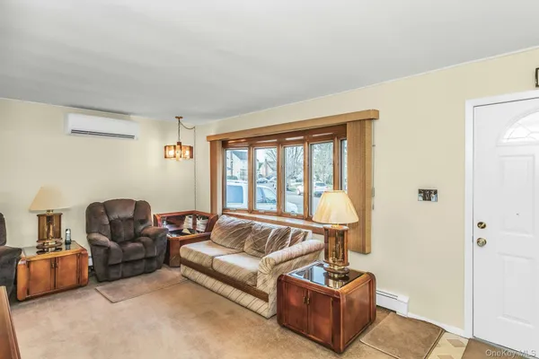 $699,000 | 247 Knollwood Lane, Seaford, NY 11783