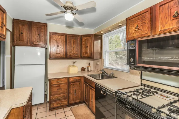 $699,000 | 247 Knollwood Lane, Seaford, NY 11783