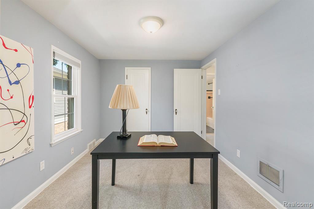 1642 Hampton Road Grosse Pointe Woods, MI 48236 - Photo 16 of 28