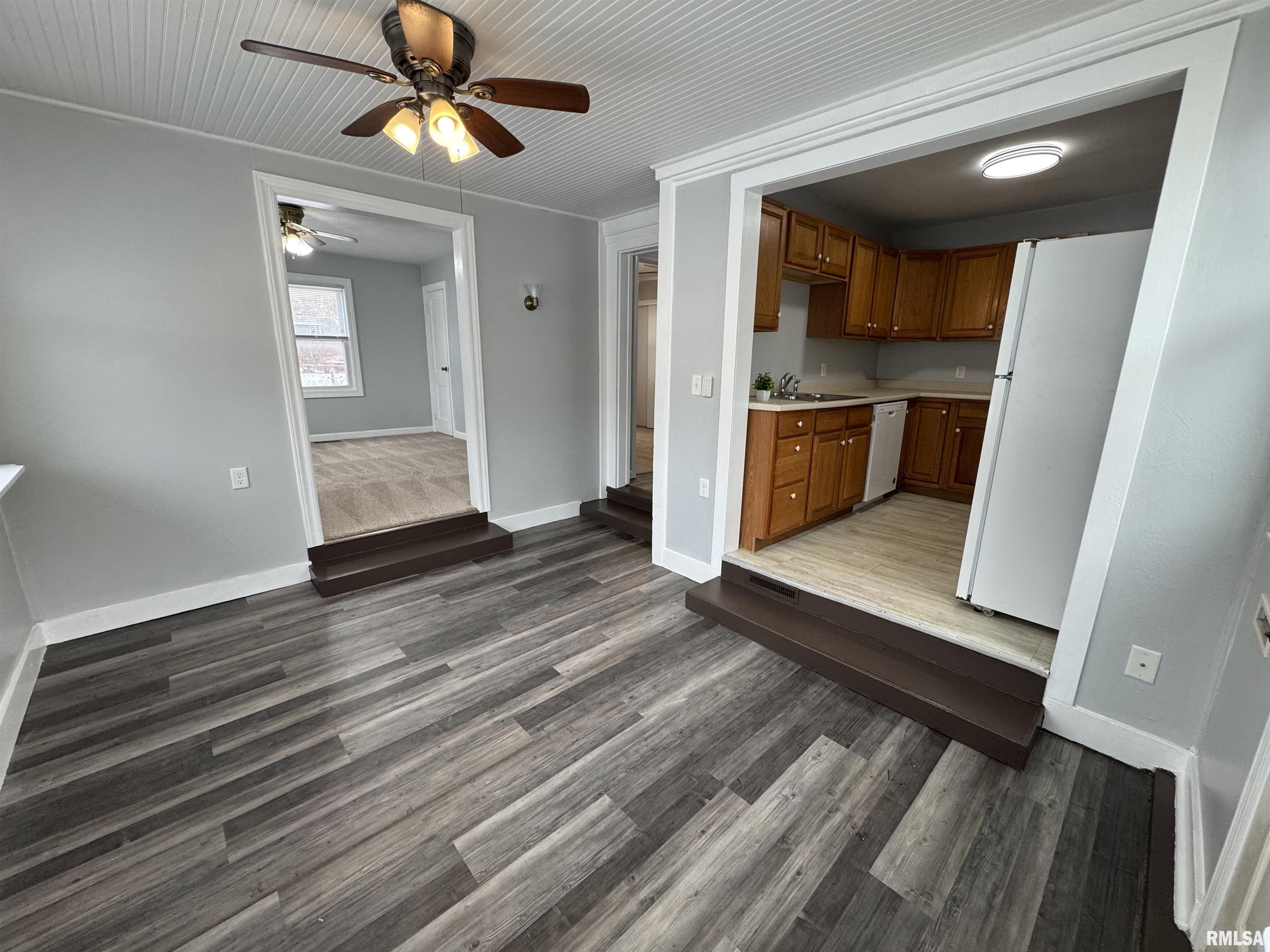 2148 East Reservoir Street Springfield, IL 62702 - Photo 3 of 25