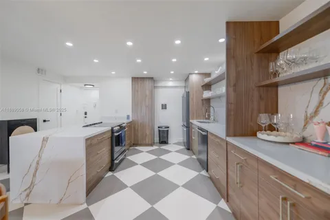 $450,000 | 17800 Atlantic Boulevard, Unit PH14, Sunny Isles Beach, FL 33160