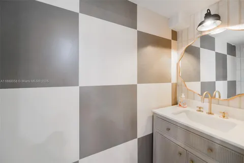 $450,000 | 17800 Atlantic Boulevard, Unit PH14, Sunny Isles Beach, FL 33160