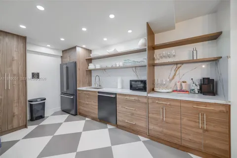 $450,000 | 17800 Atlantic Boulevard, Unit PH14, Sunny Isles Beach, FL 33160