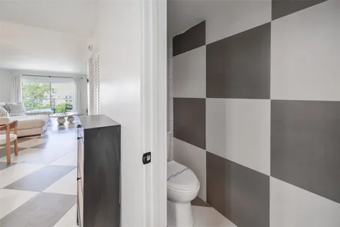 $450,000 | 17800 Atlantic Boulevard, Unit PH14, Sunny Isles Beach, FL 33160