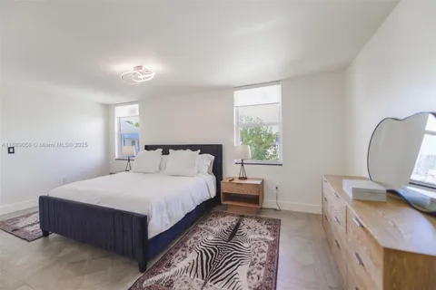 $450,000 | 17800 Atlantic Boulevard, Unit PH14, Sunny Isles Beach, FL 33160