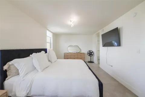 $450,000 | 17800 Atlantic Boulevard, Unit PH14, Sunny Isles Beach, FL 33160