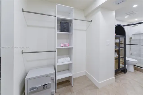 $450,000 | 17800 Atlantic Boulevard, Unit PH14, Sunny Isles Beach, FL 33160