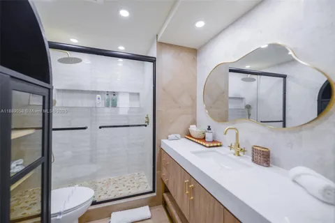 $450,000 | 17800 Atlantic Boulevard, Unit PH14, Sunny Isles Beach, FL 33160