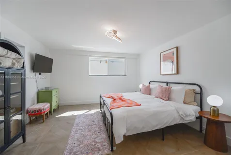 $450,000 | 17800 Atlantic Boulevard, Unit PH14, Sunny Isles Beach, FL 33160