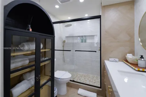 $450,000 | 17800 Atlantic Boulevard, Unit PH14, Sunny Isles Beach, FL 33160