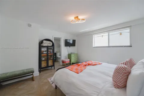 $450,000 | 17800 Atlantic Boulevard, Unit PH14, Sunny Isles Beach, FL 33160