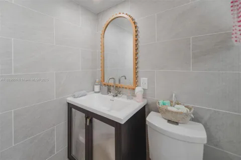 $450,000 | 17800 Atlantic Boulevard, Unit PH14, Sunny Isles Beach, FL 33160