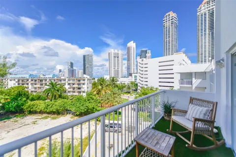 $450,000 | 17800 Atlantic Boulevard, Unit PH14, Sunny Isles Beach, FL 33160