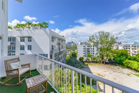 $450,000 | 17800 Atlantic Boulevard, Unit PH14, Sunny Isles Beach, FL 33160
