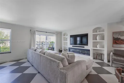 $450,000 | 17800 Atlantic Boulevard, Unit PH14, Sunny Isles Beach, FL 33160