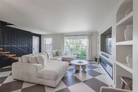 $450,000 | 17800 Atlantic Boulevard, Unit PH14, Sunny Isles Beach, FL 33160