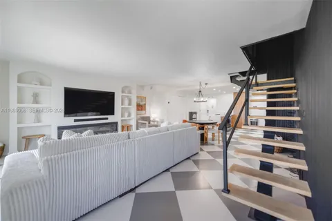 $450,000 | 17800 Atlantic Boulevard, Unit PH14, Sunny Isles Beach, FL 33160