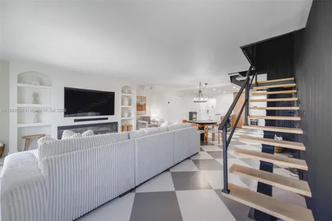 $450,000 | 17800 Atlantic Boulevard, Unit PH14, Sunny Isles Beach, FL 33160