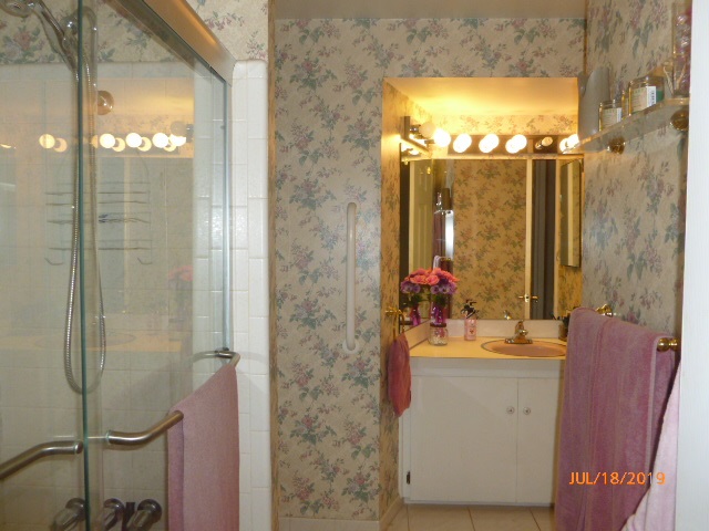 1336 Williamsburg Road Flint, MI 48507 - Photo 17 of 21 31387954-16.JPG