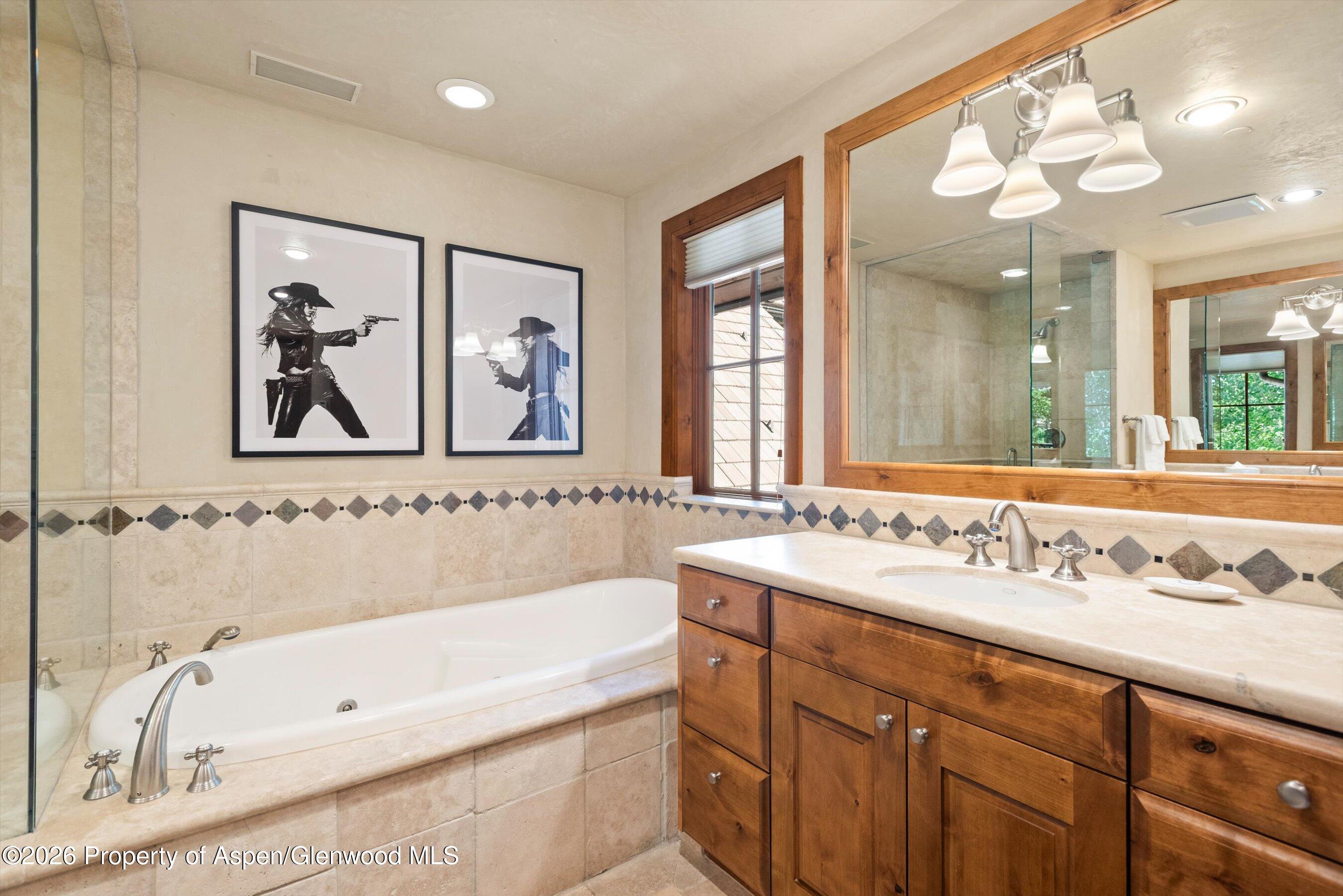 64 Prospector Road, Unit 7 Aspen, CO 81611 - Photo 22 of 49 21-64ProspectorRd_06192026_021