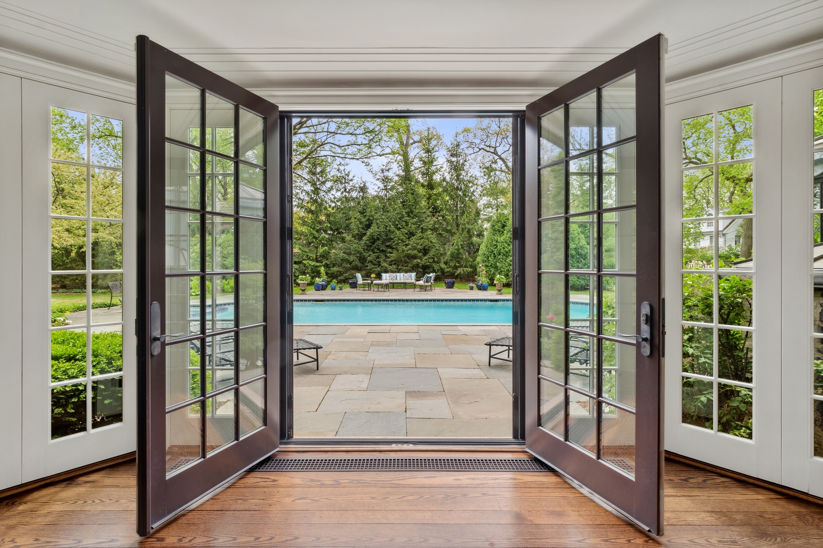 940 Private Road Winnetka, IL 60093 - Photo 19 of 68 a view of empty room with floor to ceiling windows and floor to ceiling window