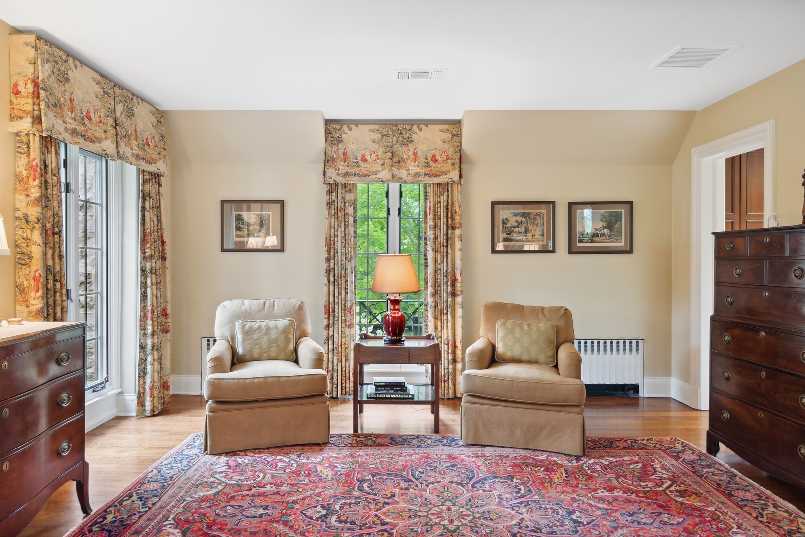 940 Private Road Winnetka, IL 60093 - Photo 41 of 68 a living room with furniture and a window