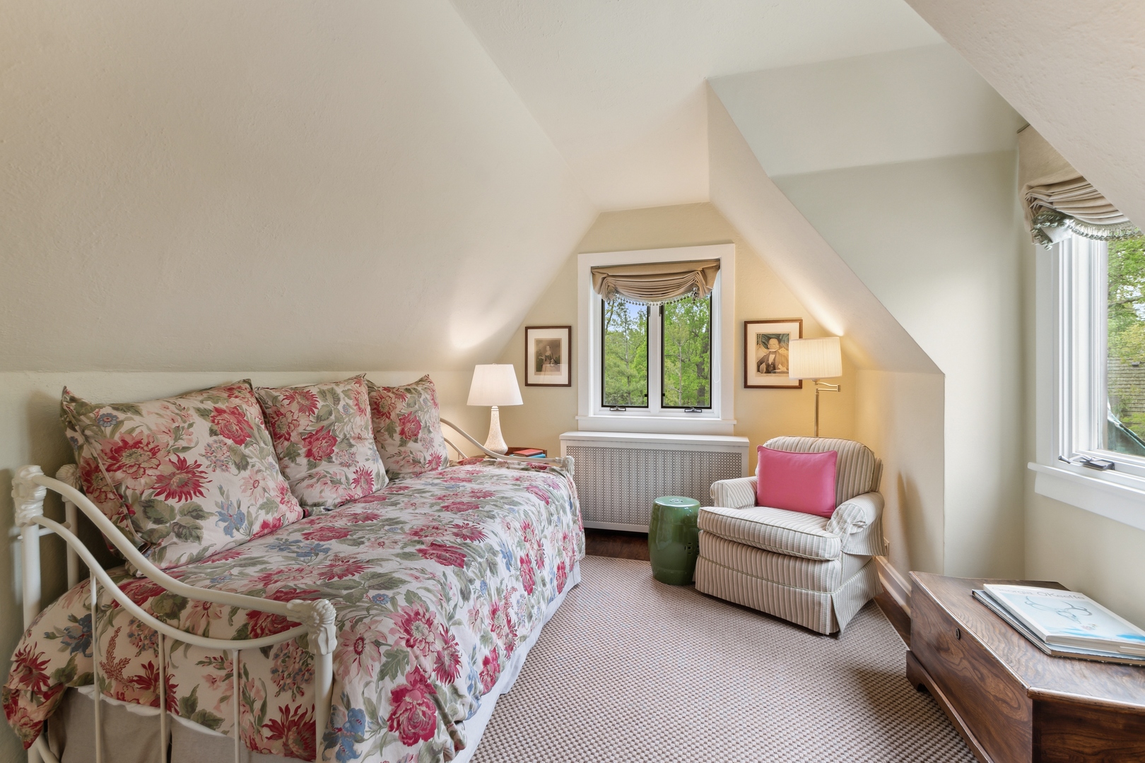 940 Private Road Winnetka, IL 60093 - Photo 60 of 68 a bedroom with a bed and a couch