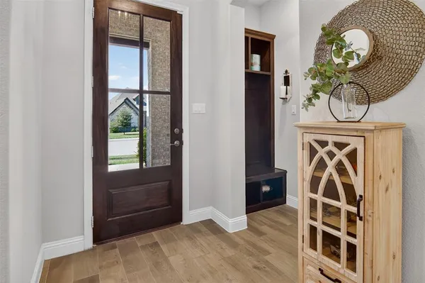 a view of an entryway with a livingroom
