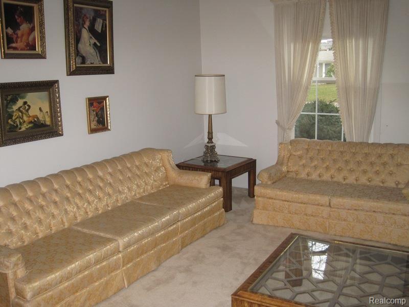 33632 Old Timber Road Farmington, MI 48331 - Photo 8 of 26 015.jpg