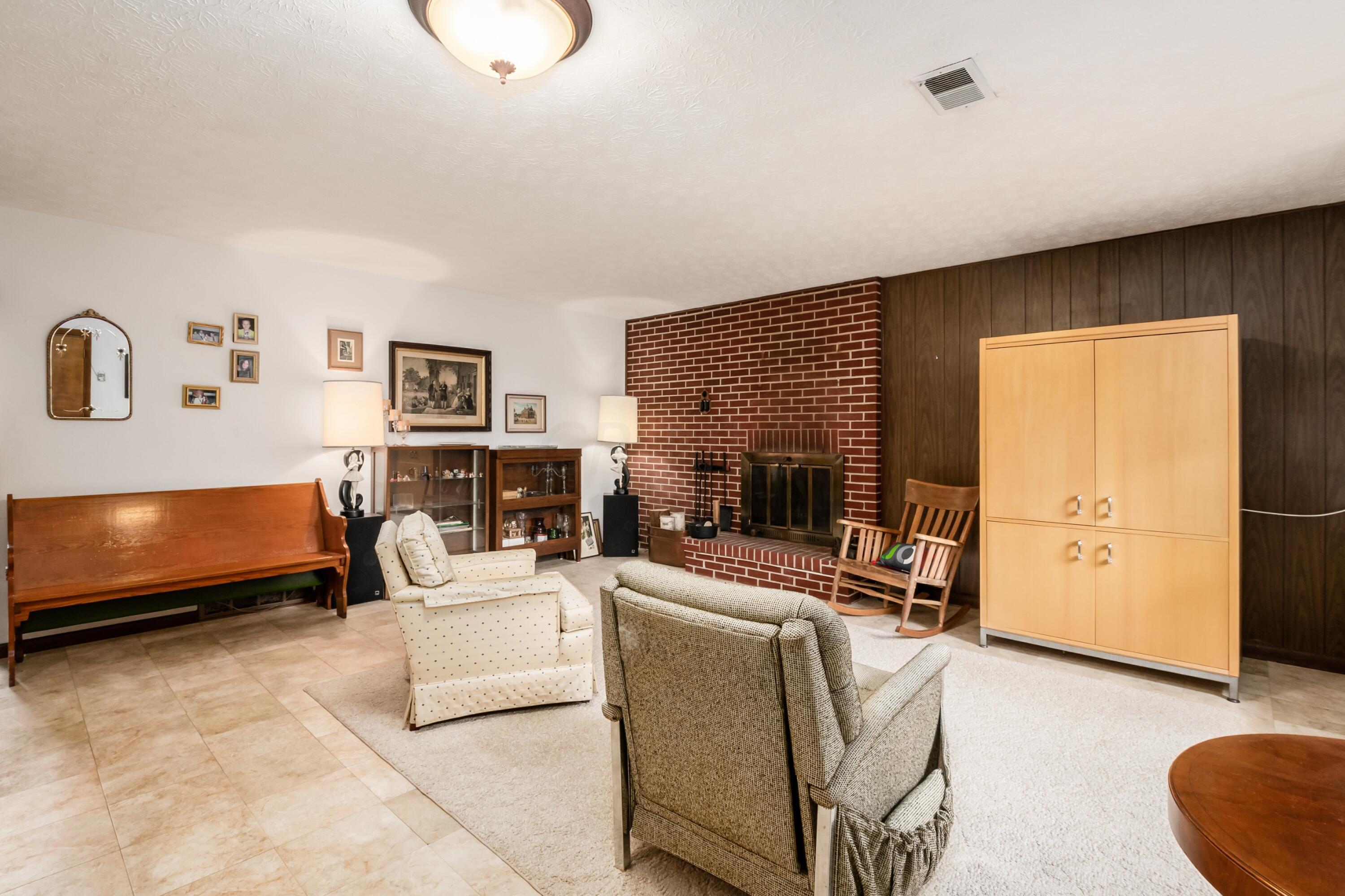 6611 Millbrae Road Columbus, OH 43235 - Photo 13 of 34 Family Room