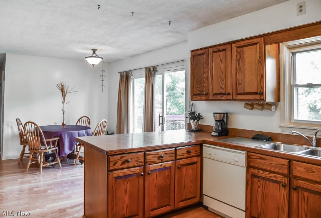 5550 Pepperidge Road Clinton, OH 44216 - Photo 5 of 22 Kitchen opens to the dinette.