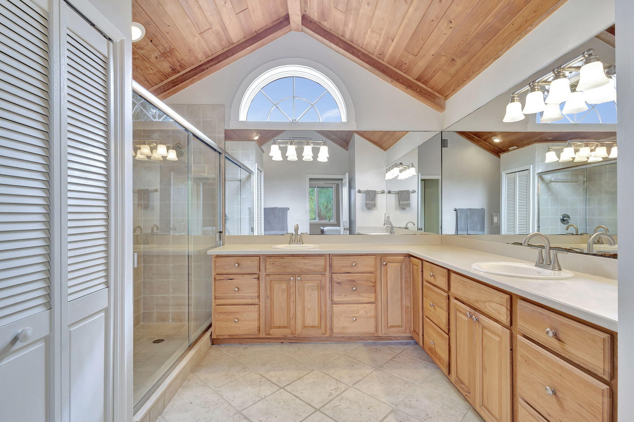 18199 April Lane Jupiter, FL 33458 - Photo 29 of 70 a spacious bathroom with a sink a mirror and a bathtub