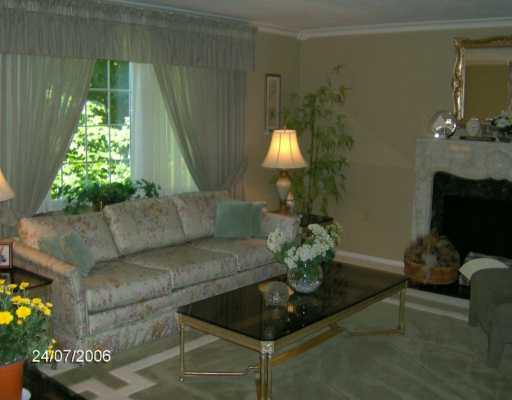 187 Seanor Road Irwin, PA 15642 - Photo 3 of 8 Living Room.
