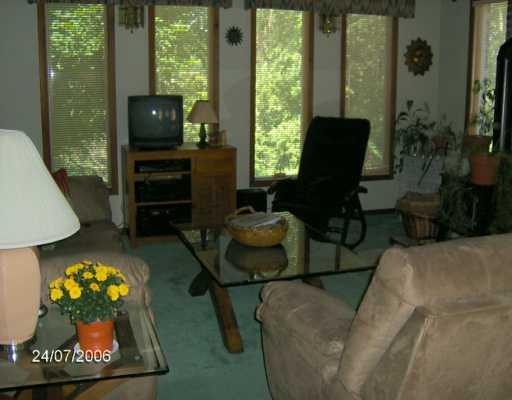 187 Seanor Road Irwin, PA 15642 - Photo 4 of 8 Den/Family/Great Room.