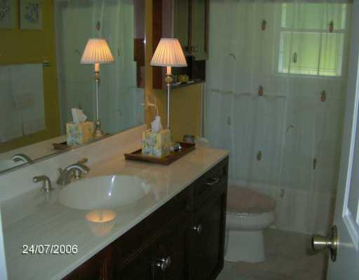 187 Seanor Road Irwin, PA 15642 - Photo 6 of 8 Master Bath/Spa.