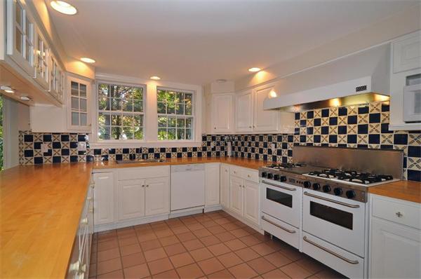 46 Old Colony Road Wellesley, MA 02481 - Photo 2 of 9
