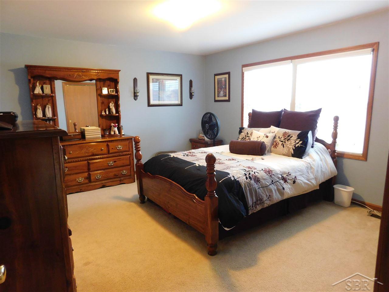 11188 Frost Road Freeland, MI 48623 - Photo 9 of 20 31316636-8.JPG