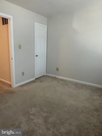 $3,950 | 560 Colecroft Court, Alexandria, VA 22314