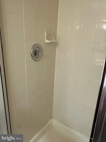 $3,950 | 560 Colecroft Court, Alexandria, VA 22314