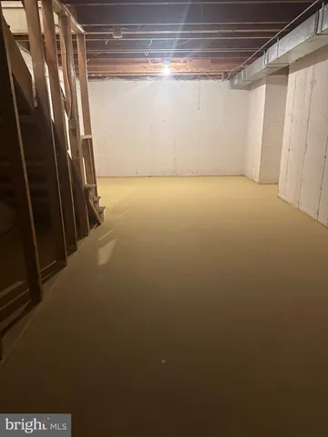 $3,950 | 560 Colecroft Court, Alexandria, VA 22314